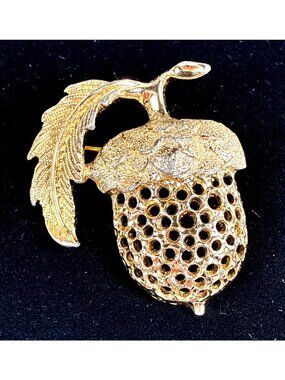 Vintage Sarah Coventry Gold Tone Acorn Brooch Openwork Figural Fall Jewelry